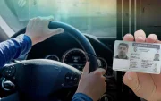 Conducir con licencia suspendida en Ecuador genera multas y retención del vehículo