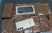 El viajero portaba 40 celulares en su cuerpo. Pretendía ingresar al aeropuerto de Guayaquil.