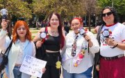 Fanáticos de BTS a su llegada al estadio GNP en México.