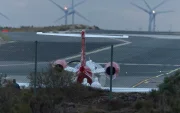 El avión ambulancia que traslada a dos personas contagiadas de hantavirus en el crucero MV Hondius desde Cabo Verde a Países Bajos.