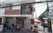 Denuncia. La saturación alcanza espacios como los balcones, donde a los cables ya se los toca