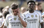 Federico Valverde y Aurelien Tchouaméni (d), jugadores de Real Madrid.