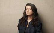 La autora fue finalista del Premio Booker Internacional por la novela Distancia de rescate, y ha sido galardonada con el Premio O. Henry de ficción corta y el National Book Award.