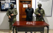 Operativo militar detuvo a alias Chino, presunto Los Lobos, en Montalvo, por microtráfico, tras información de inteligencia.