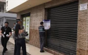 Situación. Uno de los locales se dedica a la venta de comida china.