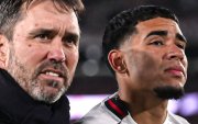 Eduardo Coudet consoló a Kendry Páez tras la clasificación de River Plate.