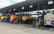 El ministro Juan Carlos Blum supervisó y verificó el despacho normal de combustibles líquido.