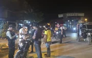 Policías y militares intensificaron controles nocturnos durante el nuevo toque de queda en Ecuador.