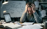 El perfeccionismo excesivo puede provocar ansiedad, baja autoestima y bloqueo emocional.