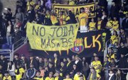 La hinchada de Barcelona exige a la dirigencia frente a los malos resultados internacionales.