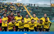 Jugadores de Barcelona previo al partido contra Insutec.