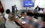 Autoridades del Municipio de Quito y representantes del transporte mantuvieron este miércoles una reunión a puerta cerrada.