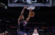 Collins tuvo una larga trayectoria NBA en Nets, Grizzlies, Timberwolves, Hawks, Celtics, y Wizards.