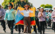 La prefecta participó en la entrega de la obra junto a representantes del sector agrícola local.