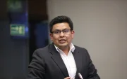 Luis Fernando Molina envía oficio a la ARCH por restricciones en despacho de combustible.