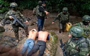 Militares durante el operativo contra la minería ilegal en Morona Santiago.