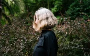 La música de Juana Molina trasciende las etiquetas. Ha sido catalogada como indie, folktrónica, neofolk, ambient o pop vanguardista.