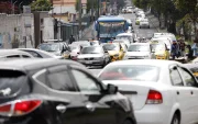 Referencial. Escena cotidiana del tránsito en Guayaquil
