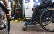 La AMT habilitó el registro para vehículos que transportan personas con discapacidad y que podrán circular durante el Pico y Placa en Quito.
