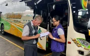 El control de tránsito en Ecuador incluye la supervisión del cumplimiento de normas, revisión de documentos y verificación del estado de la licencia de conducir.