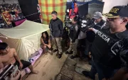 Tras 90 días de investigación, la Policía Nacional ejecutó 8 allanamientos simultáneos en Guayaquil y detuvo a 16 presuntos extorsionadores
