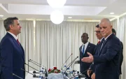Agencia Central de Inteligencia (CIA) de su director, John Ratcliffe (i), reunido con funcionarios cubanos este jueves, en La Habana (Cuba).