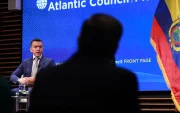 Daniel Noboa interviene en un panel del Atlantic Council en Washington, en medio de protestas por su visita.