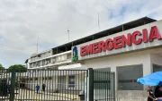 Hospital Teodoro Maldonado Carbo, en Guayaquil, donde se investigan afectaciones en la cadena de frío de medicamentos especializados.