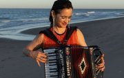 Julieta Venegas tiene 55 años.