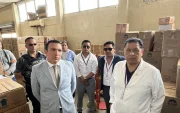 Djalmar Zambrano Vera, nuevo director provincial de Salud del Guayas, junto al ministro Jaime Bernabé durante una inspección en hospitales de la provincia.