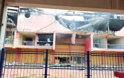 El humo que salió desde la infraestructura del centro comercial generó alarma en el sector.