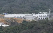 La Cárcel del Encuentro está ubicada a pocos minutos de la comuna Juntas del Pacífico, en Santa Elena.