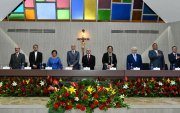 La Universidad Católica de Santiago de Guayaquil celebró su aniversario 64 con una sesión solemne en la que autoridades destacaron la transformación tecnológica.