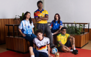Djorkaeff Reasco, jugador de IDV, modeló la campaña mundialista de la marca ecuatoriana Redskins.