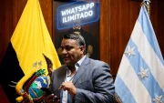 El gobernador del Guayas José Arévalo sale en un video promocionando un plan de telefonía