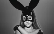 A nivel internacional, el disco se convirtió en el primer álbum de Ariana Grande en alcanzar el puesto número 1