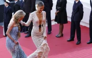 El vestido de Bella Hadid lleva la firma de Schiaparelli y se inspiró en un histórico diseño usado por Jane Birkin en los 60.