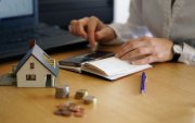 A los créditos hipotecarios del Biess pueden aplicar afiliados con o sin relación de dependencia, afiliados voluntarios, así como jubilados por vejez, invalidez o discapacidad.