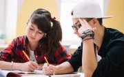 Estudiar después de los 18 años es uno de los requisitos para mantener el beneficio social de la pensión de montepío del IESS.