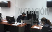 Funcionarios de Migración de Ecuador revisaron la información y detectaron que el viajero era requerido en Guatemala por violación.