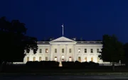 La Casa Blanca activó un cierre de seguridad tras reportes de sonidos de disparos en Washington.