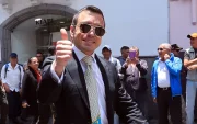 El presidente Daniel Noboa enfrenta cuestionamientos por los retrasos y resultados pendientes en áreas como seguridad, salud, educación y obras públicas.