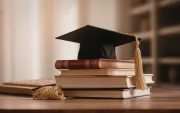 Estudiantes universitarios en Ecuador exigen igualdad en los procesos académicos.