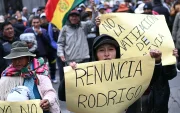 Una manifestante durante una protesta contra el presidente Rodrigo Paz en La Paz, el 25 de mayo de 2026.