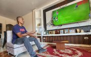 Miguel Góngora compró un televisor nuevo para poder ver este fin de semana la final Champions League en la que jugará su vecino y amigo Willian Pacho.