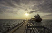 El alza del precio internacional del crudo y de los derivados importados presiona la balanza petrolera de Ecuador.