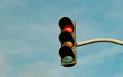 Semáforo instalado en la Vía a la Costa, tras pedidos ciudadanos en el km 14.5.