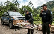 Referencial.Policías registran evidencias decomisadas durante operativos en Bolívar.