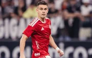 Rafael Borré silenció el estadio y celebró una valiosa victoria de Internacional en el Brasileirao.