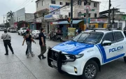 Policías cercaron la escena del ataque armado registrado la tarde de este 26 de mayo en la av. Francisco de Orellana, frente a un centro comercial del norte de Guayaquil.